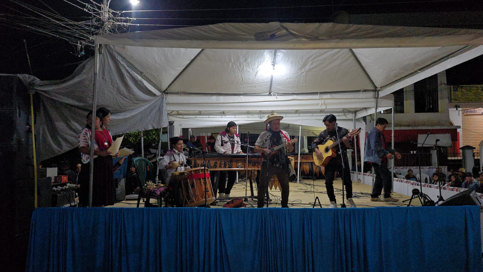 Día del Agua — presentación nocturna